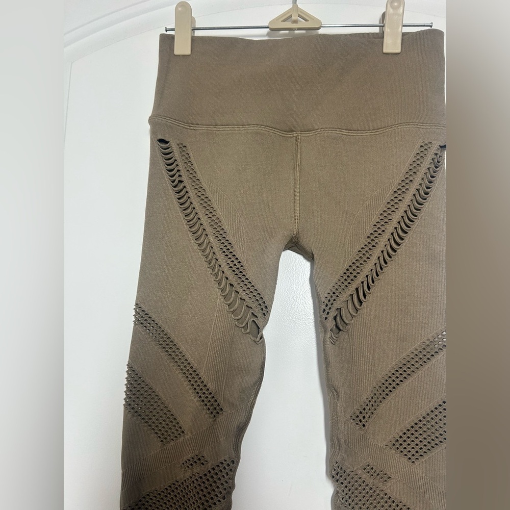 Alo Yoga Seamless Radiance Brown Mesh Tan Leggings size XS athleisure workout - Picture 6 of 13
